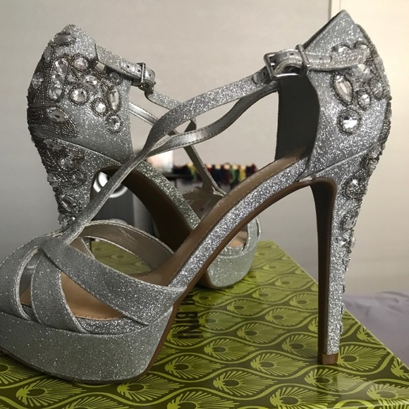 Heels - Picture 2 of 3